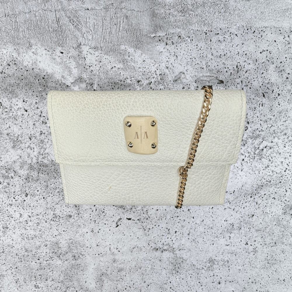 Ashley Pittman White Pebbled Leather Crossbody Bag with Horn Plaque and Gold Tas - Picture 4 of 4